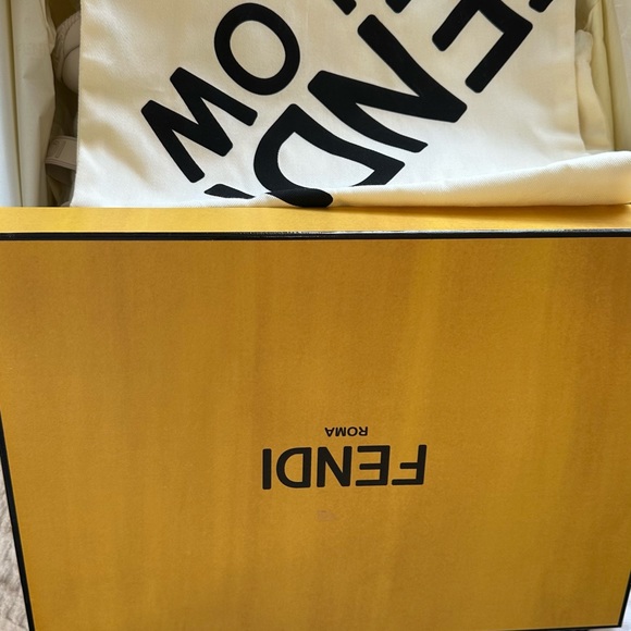 Fendi Flow - Picture 8 of 11